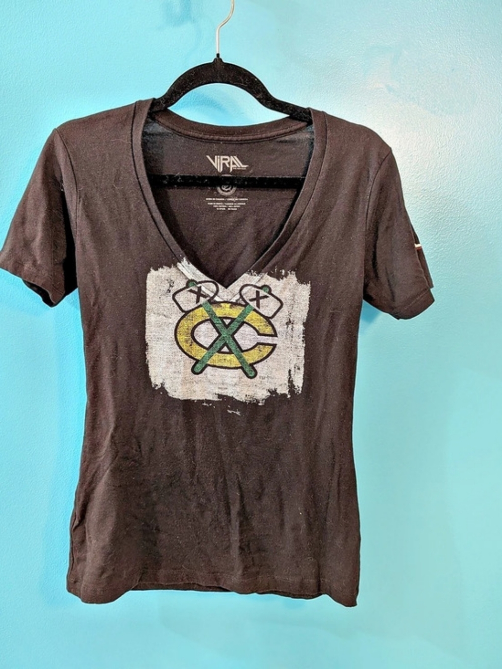 Chicago Blackhawks VIRAL Graphic Short Sleeve Tee Size Large